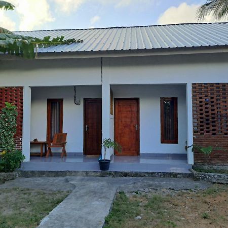 Mandalika Homestay Kuta  Exterior photo