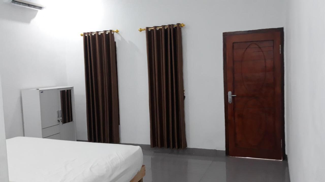Mandalika Homestay Kuta  Exterior photo