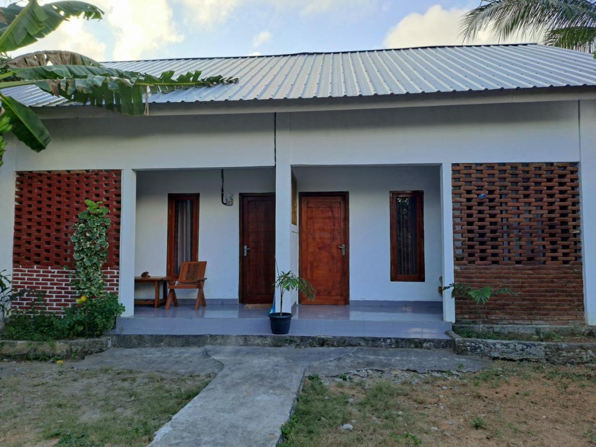 Mandalika Homestay Kuta  Exterior photo